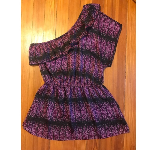 ❌SOLD❌Floral One- Shoulder Ruffle Top - Picture 2 of 7